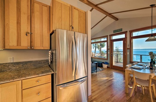 Kingston Cottage | Puget Sound Escape: Private Beach & Oversized Deck