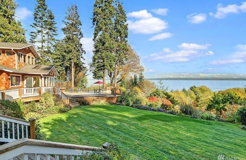 Rollingbay House | Puget Sound View Estate with sprawling yard and beach access