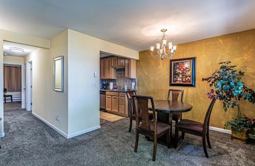 North End Apartment | Puget Sound View, Best Area, 2 Baths, 2 Bedrooms, WD, Jacuzzi Bath, New Carpet, Balcony, View, 925sf