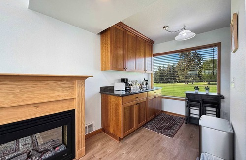 Sequim Apartment | Putters Paradise Stylish 1BR Golf Course Apartment with Scenic Views