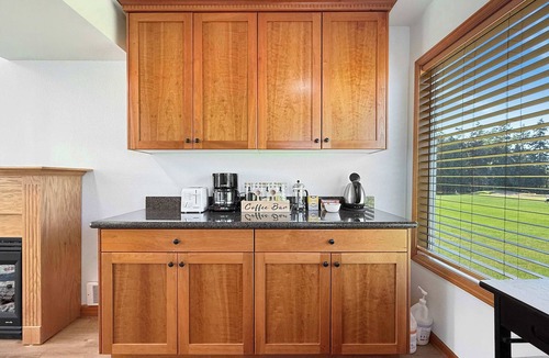 Sequim Apartment | Putters Paradise Stylish 1BR Golf Course Apartment with Scenic Views