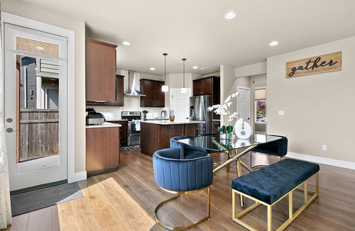Puyallup House | PY1: Charming 4-bedroom house in Puyallup with WiFi, AC
