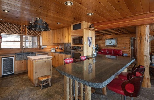 Jackson Cabin | Quaint 4-bedroom cabin with Loft in Jackson with WiFi access