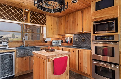 Jackson Cabin | Quaint 4-bedroom cabin with Loft in Jackson with WiFi access