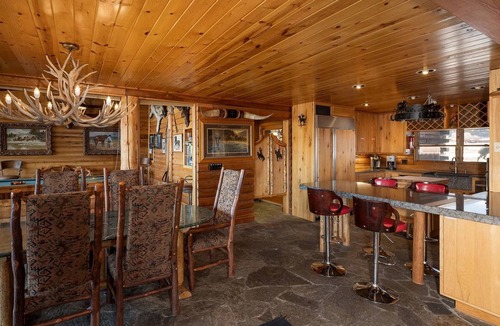Jackson Cabin | Quaint 4-bedroom cabin with Loft in Jackson with WiFi access