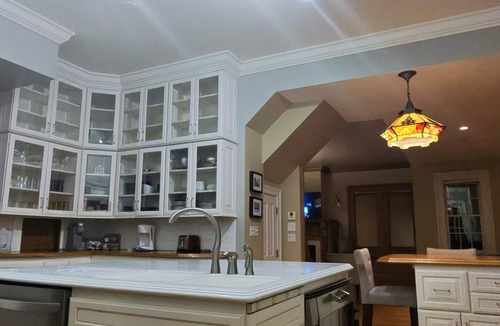 Dubuque House | Quaint 6-bedroom mansion in charming Dubuque perfect for families