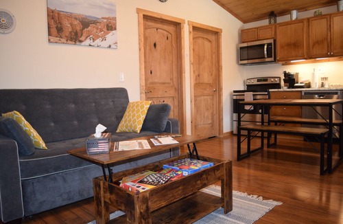 Cannonville Cabin | Quaint and spacious cabin in the heart of Bryce Canyon Country