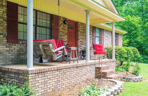 Florence House | Quaint Creekside Ranch Home, King + Queen Beds, Acreage, Fireplace, Pet Friendly