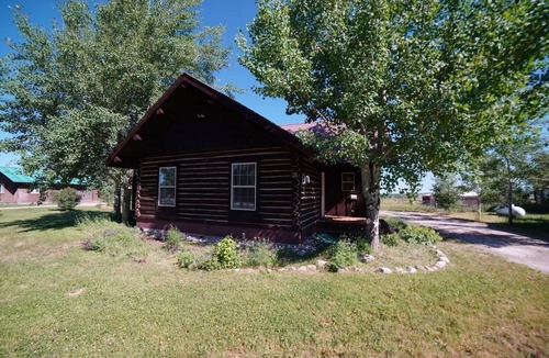 Victor House | Quaint Historic Log Cabin near Victor, Between Grand Targhee and Jackson