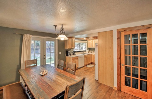 Priest River Cabin | Quaint Priest Lake Cabin w/Patio < 1 Mi to Lake!