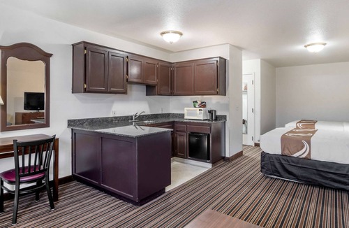 Roseburg Hotel | Quality Inn Central Roseburg