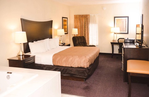 Ames Hotel | Quality Inn & Suites Ames Conference Center Near ISU Campus