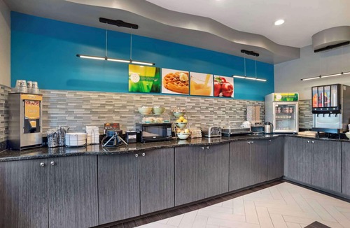 Crestline Heights Hotel | Quality Inn & Suites Birmingham - Highway 280