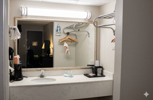 Quad Cities Hotel | Quality Inn & Suites Moline - Quad Cities