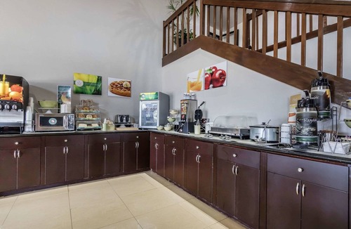 Stuttgart Hotel | Quality Inn & Suites Stuttgart North