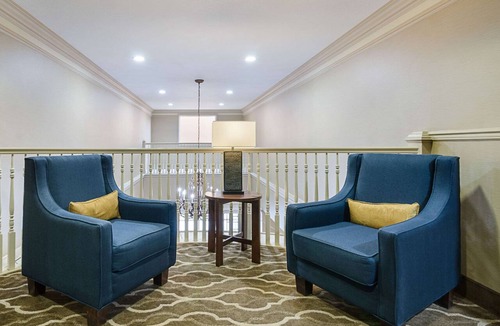 Springdale Hotel | Quality Suites Springdale West I-49