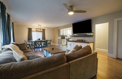 Boise Bench House | Quarter acre! Rare! 3 BR home AC, WiFi, fitness room, lots of space and privacy