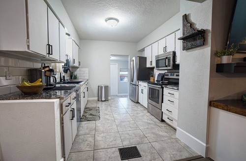 Boise Bench House | Quarter acre! Rare! 3 BR home AC, WiFi, fitness room, lots of space and privacy