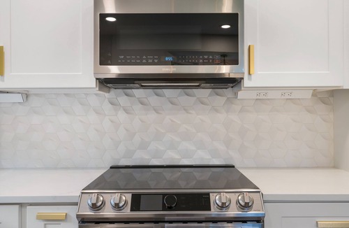 South Hill House | Quarter Acre Wood - Easy access to Mt. Rainier