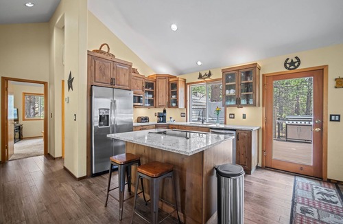 Sunriver House | Quartz Mountain Retreat! 8 SHARC passes! A/C, kid friendly!