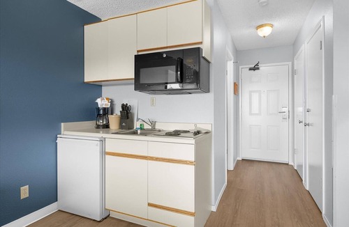 Ocean Shores Condo | Queen Bed Studio with Kitchenette - Pool and Hot Tub!