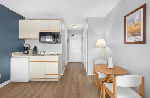 Ocean Shores Condo | Queen Bed Studio with Kitchenette - Pool and Hot Tub!