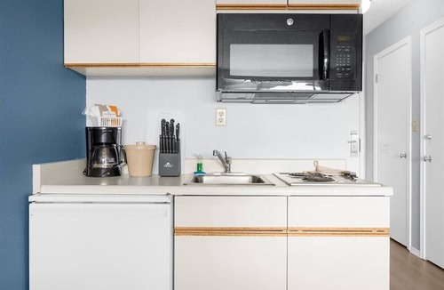 Ocean Shores Condo | Queen Bed Studio with Kitchenette - Pool and Hot Tub!