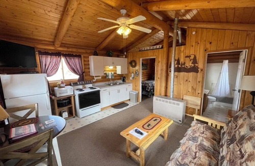 Melrose Cabin | Queen Cabin #9 - Montana Mountain Views