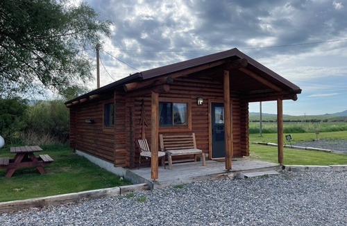 Melrose Cabin | Queen Cabin #9 - Montana Mountain Views