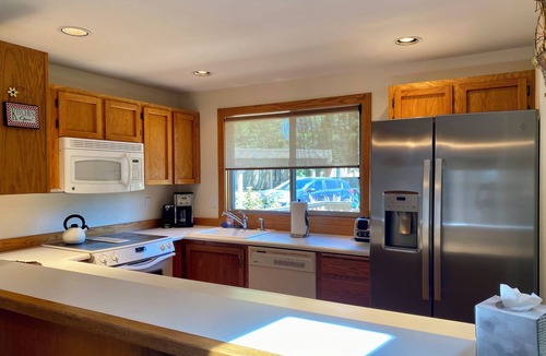 Sunriver Condo | Quelah Condo 106, Best Views of Lake Aspen, Air-Conditioned!