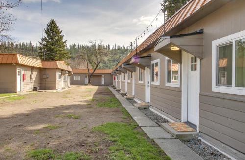 Latah Valley Apartment | Quick Hospital Commute! Spokane Apt w/Workspace