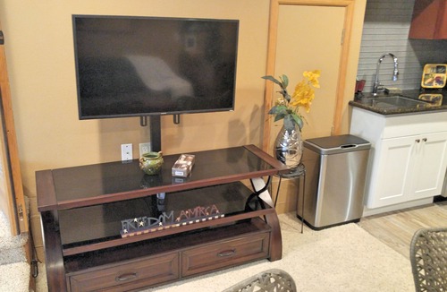 Inglewood House | Quiet 2-bedroom suite in a house with fully fenced backyard.