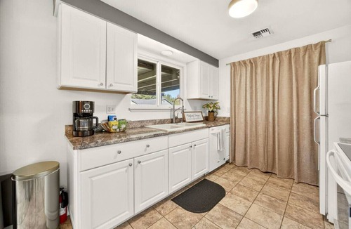 Medford House | Quiet 3BR Home w/Fenced Yard Near Airport