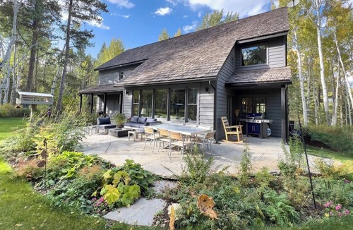 Wilson House | Quiet adventure retreat with acres of national forest land in your backyard