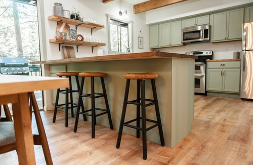 Sudden Valley Cabin | Quiet and cozy cabin, minutes to trailheads and Bellingham.