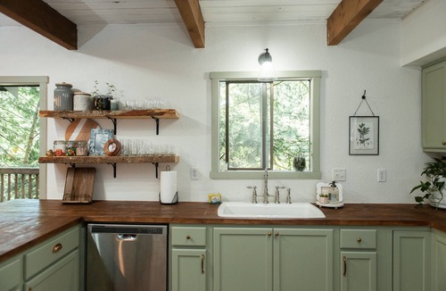 Sudden Valley Cabin | Quiet and cozy cabin, minutes to trailheads and Bellingham.