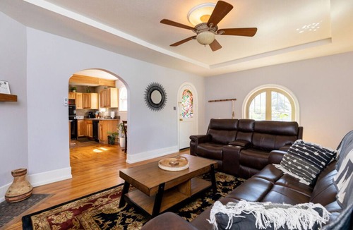 Altamont House | Quiet, Comfortable Home in Pacific Terrace - Near Downtown, Sky Lakes & OIT