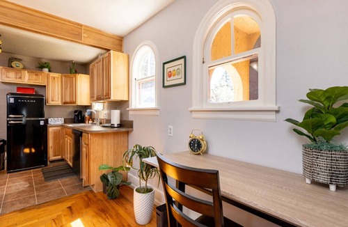 Altamont House | Quiet, Comfortable Home in Pacific Terrace - Near Downtown, Sky Lakes & OIT