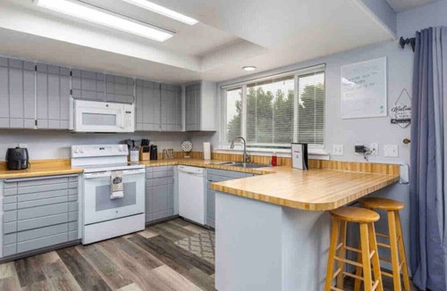 South Richland House | Quiet & Cozy South Richland Home