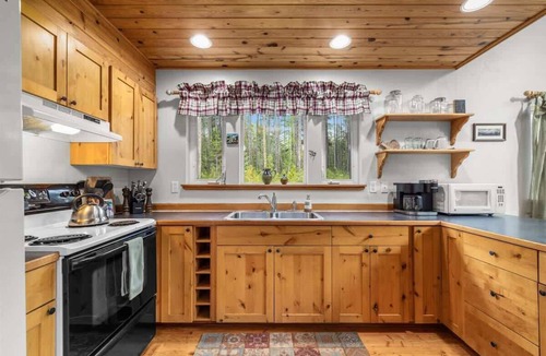 West Glacier House | Quiet home minutes to Glacier