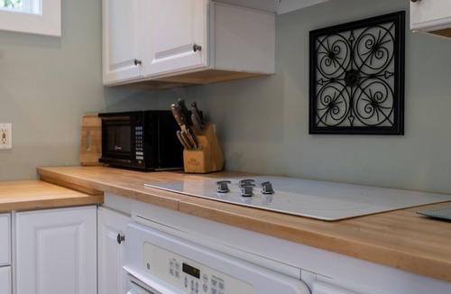 Rollingbay Cottage | Quiet island retreat - 1/4 mile from Fay Bainbridge Park