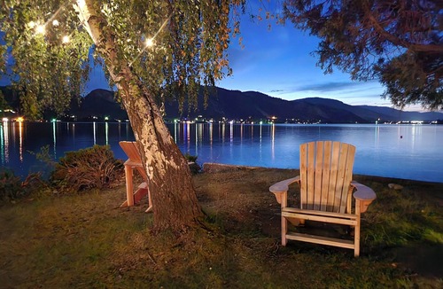 Oroville House | Quiet Lakefront Home with Private Beach & Stunning Views - Great for Families