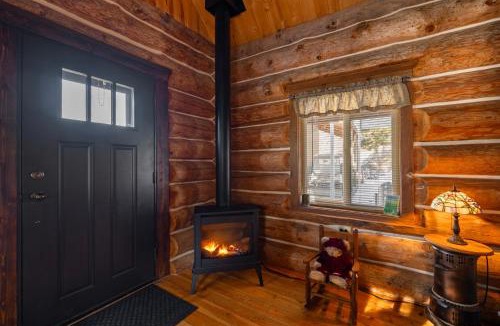 Bonners Ferry House | Quiet Log Cabin Gazebo Near River & Trails