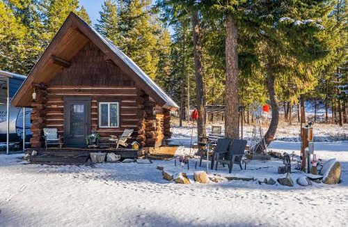 Bonners Ferry House | Quiet Log Cabin Gazebo Near River & Trails