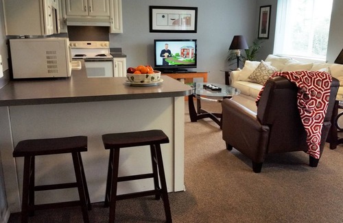 Puyallup Apartment | Quiet Nature Abounds at this Luxurious Apartment