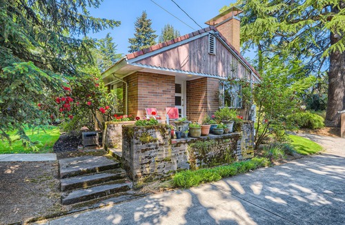 Belmont House | Quiet Retreat at the Heart of th Best of Inner SE Portland