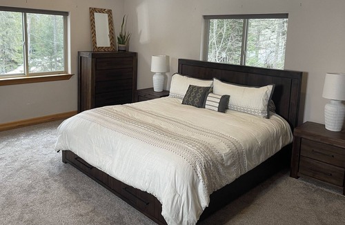 Newport Cabin | Quiet Riverfront Cabin w/100ft+ of Shoreline, WFH, Pet Friendly