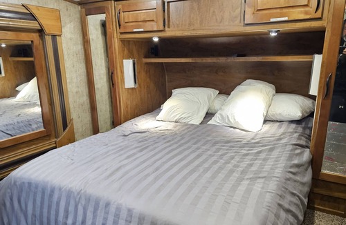 Lenore House | Quiet RV in a country setting with spectacular river views