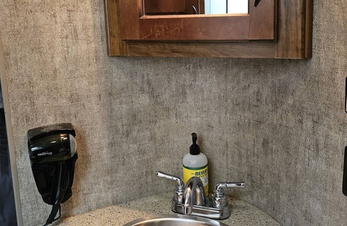 Lenore House | Quiet RV in a country setting with spectacular river views