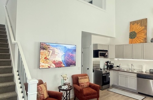 Draper House | Quiet secluded neighborhood quick freeway access canyons shopping entertainment